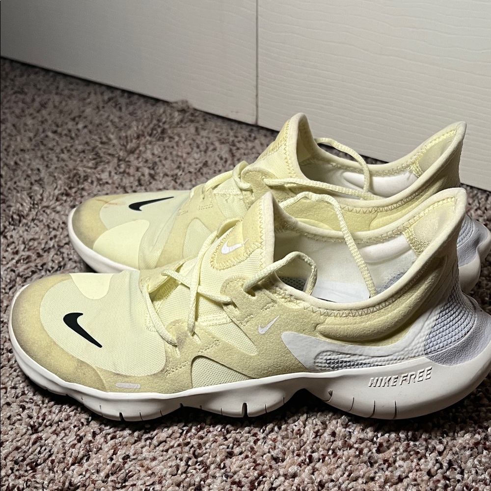 Nike Free Lemon Sneakers